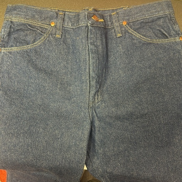 Wrangler size 34 x 30 - Picture 3 of 7